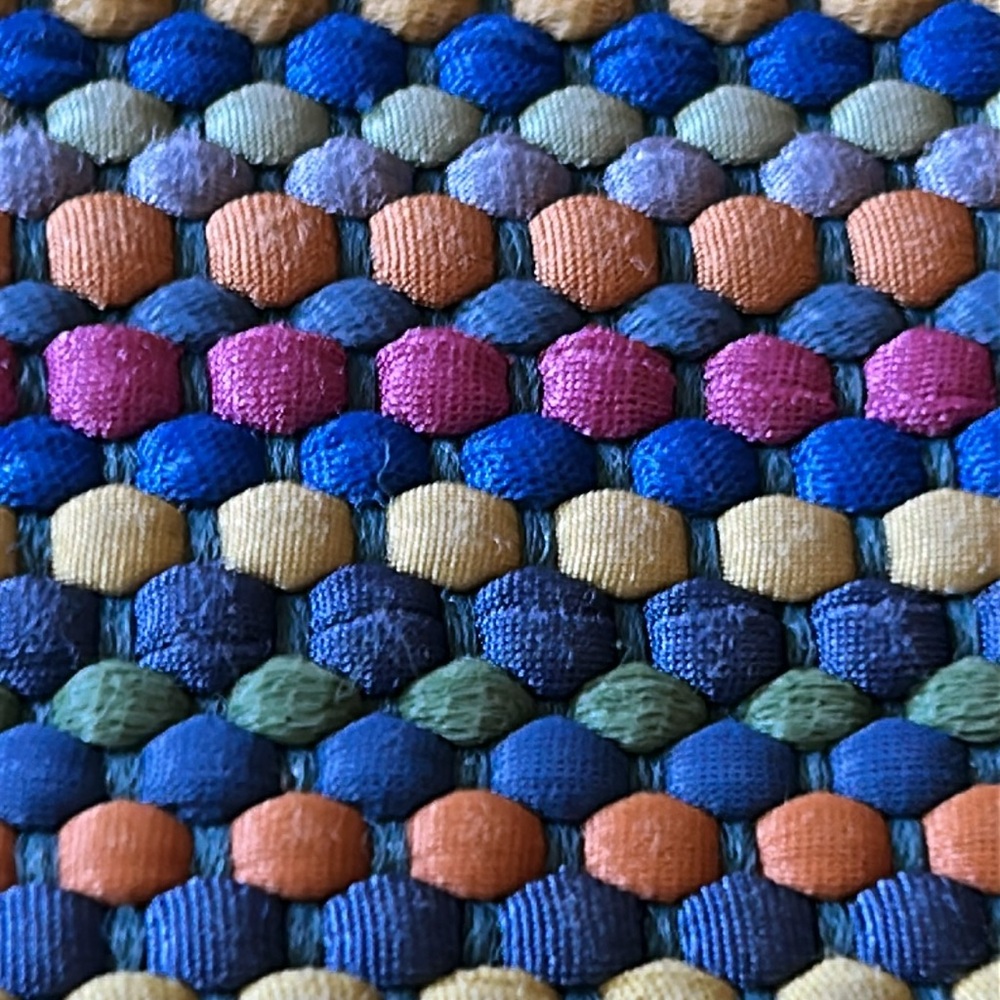 Colorful Woven Rug with Tassels. - Picture 8 of 9